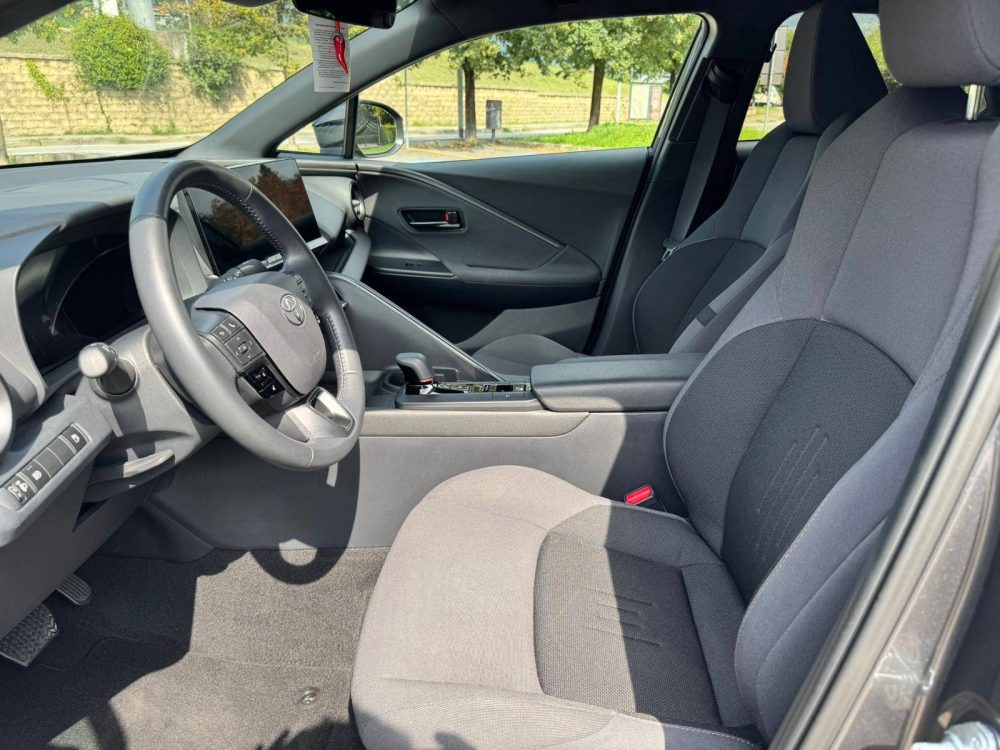 Toyota C-HR usata a Verbania — foto 7