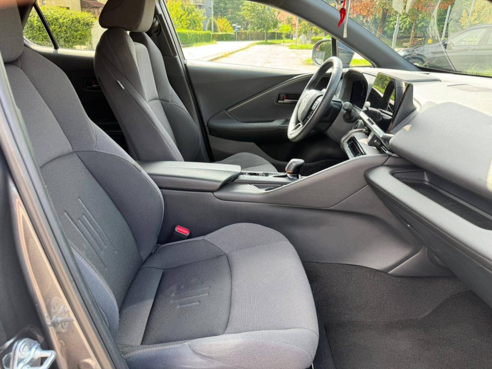 Toyota C-HR usata a Verbania — foto 16