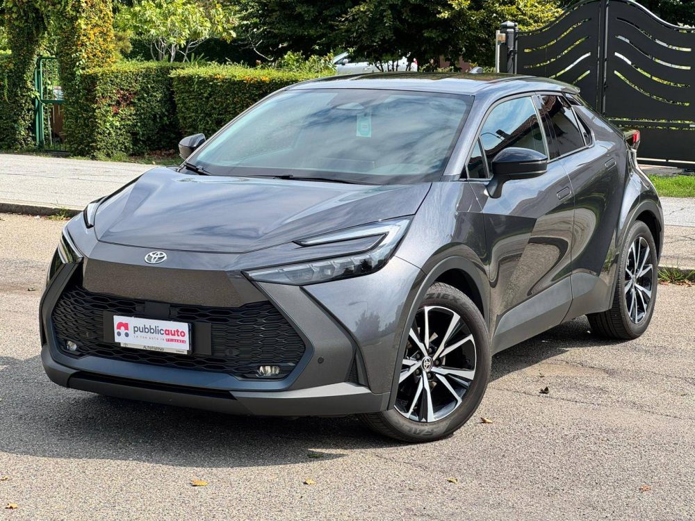 Toyota C-HR usata a Verbania — foto 1