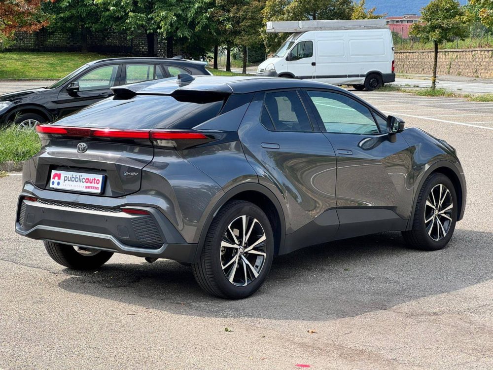 Toyota C-HR usata a Verbania — foto 4